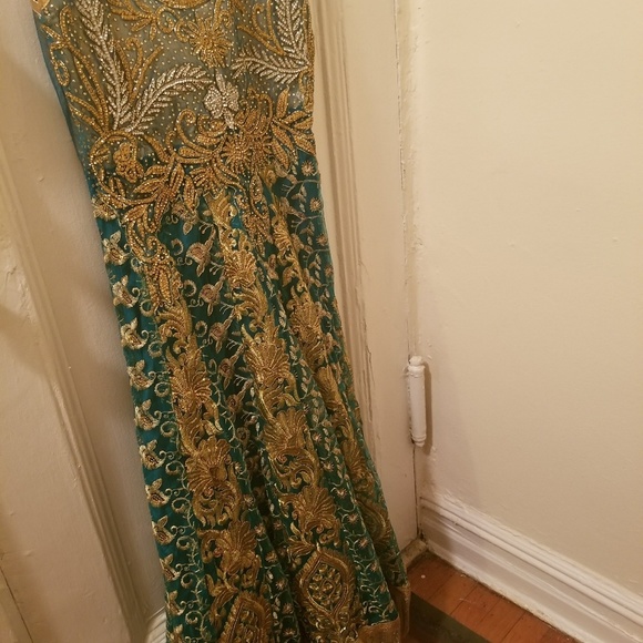 I am selling girls dress. - Picture 8 of 8